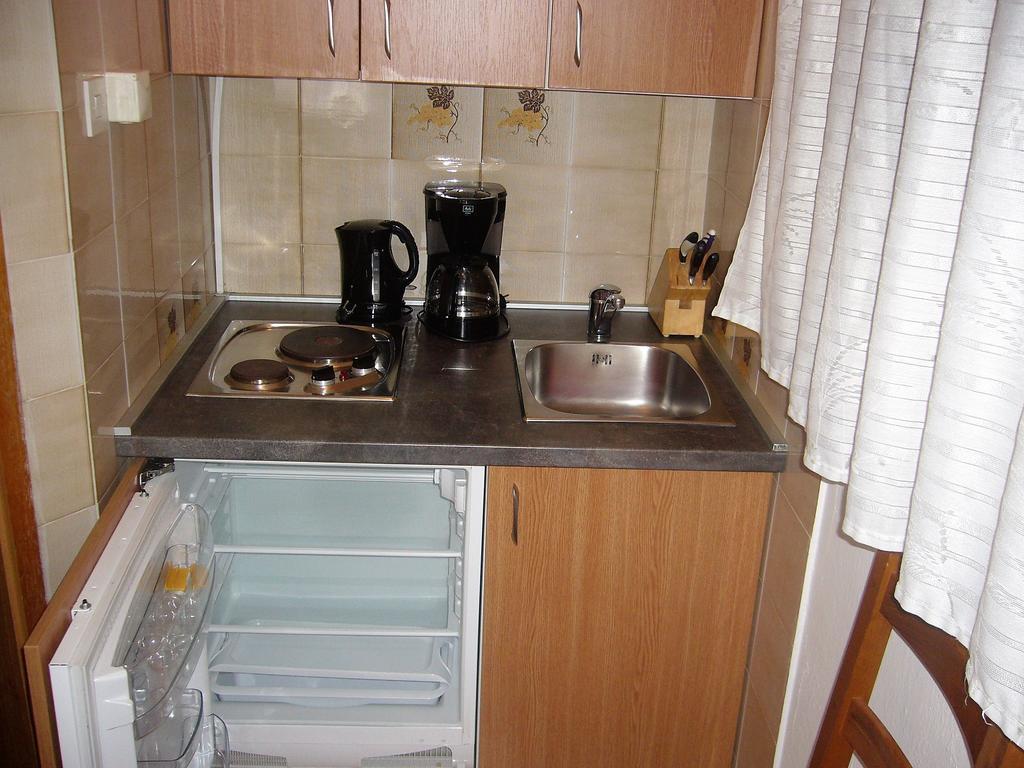 Stella Maris Accommodation Кленовица Экстерьер фото